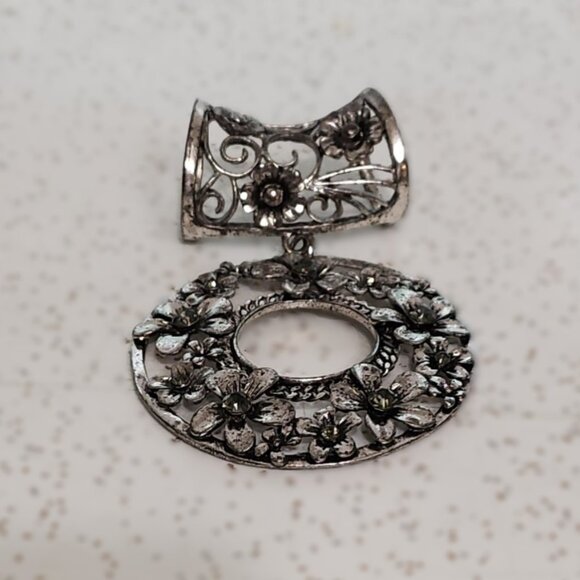 Flower & Rhinestone Scarf Pendant - Picture 5 of 6